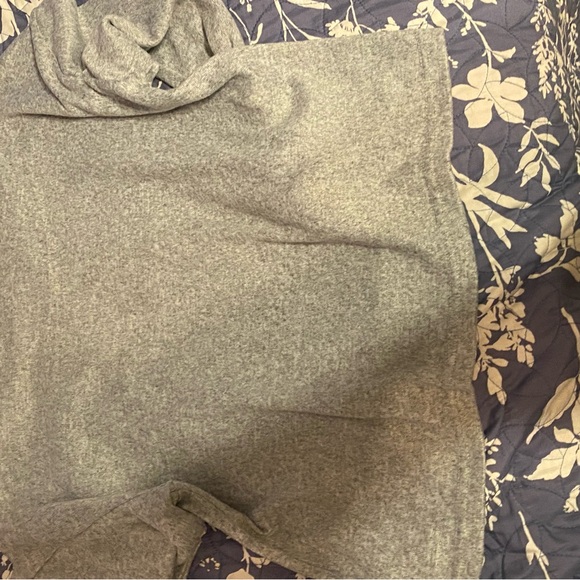 Gray Cropped Long Sleeve Sweater - Picture 4 of 4
